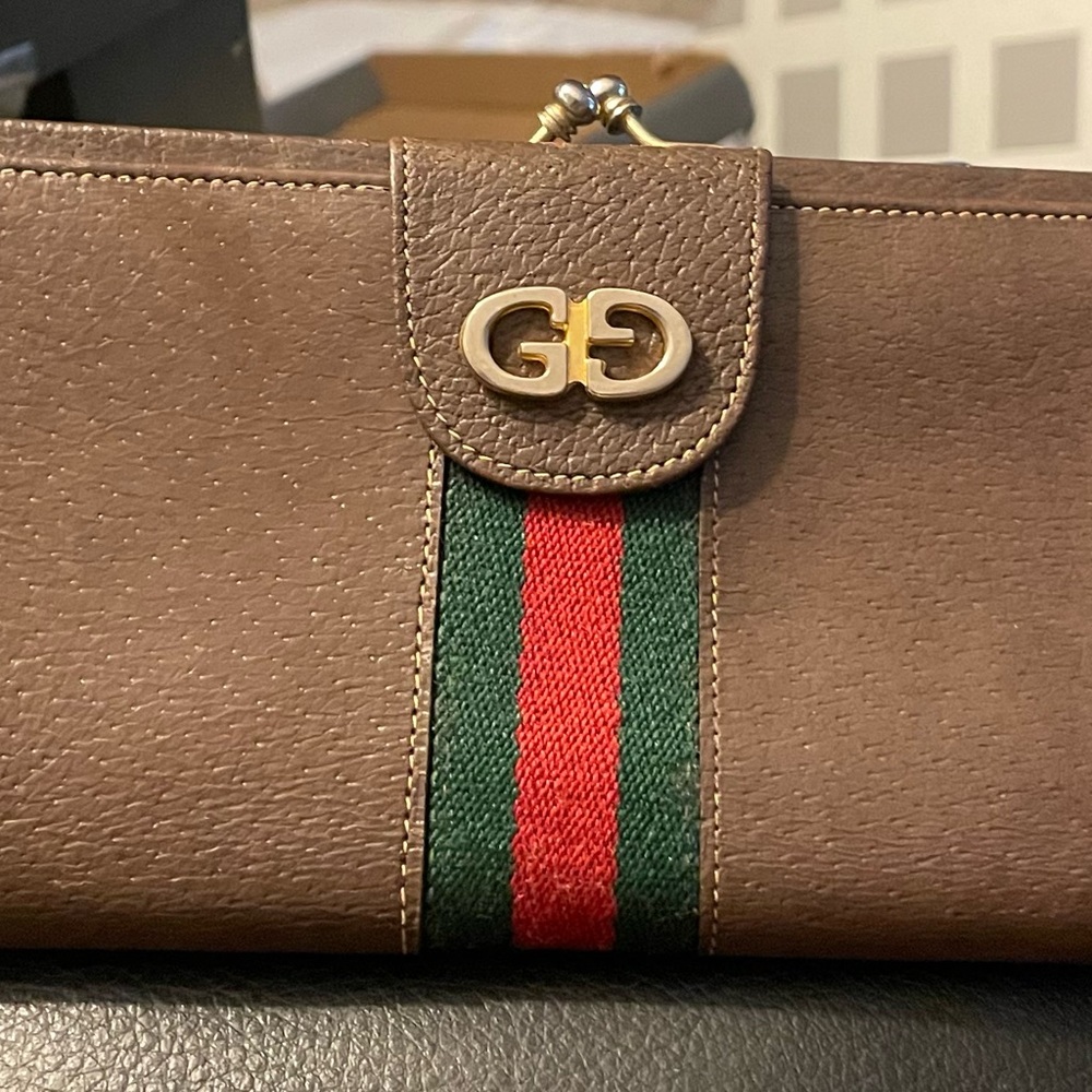EUC Gucci Brown Leather Clutch with Red and Green Stripe